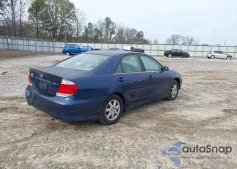 2006 Toyota Camry Le z USA, uszkodzony, nr VIN 4T1BE32KX6U108083